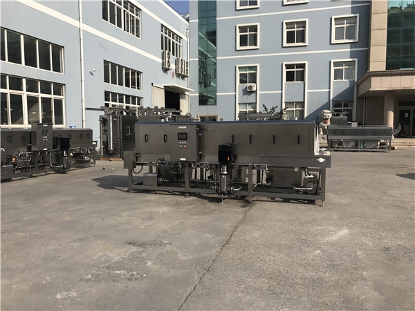 塑料筐清洗機，物料筐清洗機，周轉(zhuǎn)箱清洗機
